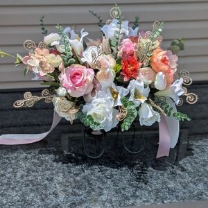 Elegant Floral Arrangement with Pink and White Accents